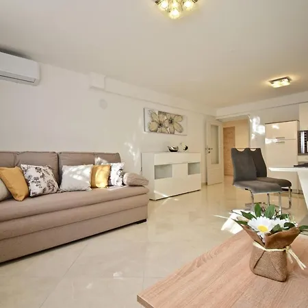 Appartamento Delightful New Holiday With Grill And Trampoline *