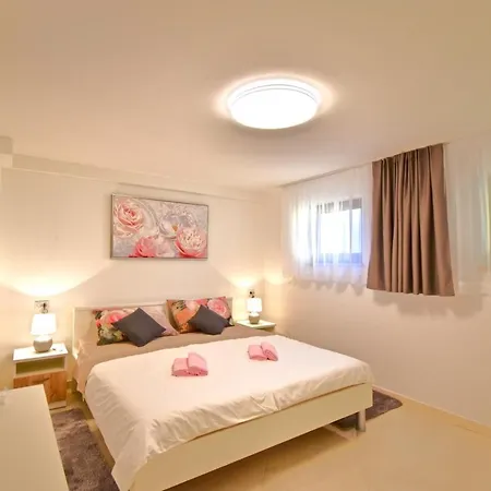 Appartamento Delightful New Holiday With Grill And Trampoline Galižana