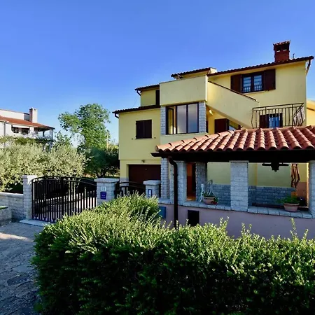 Delightful New Holiday With Grill And Trampoline Galižana